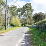 Sous Les Mimosas 2kms 게스트하우스 3*